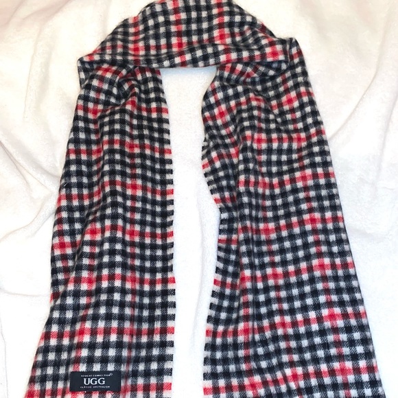 COPY - Never worn UGG scarf. High Quality!! - Picture 3 of 4